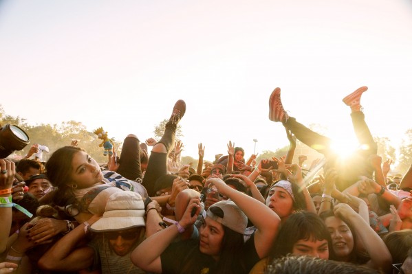 Mac-DeMarco-crowd-FYF-Fest